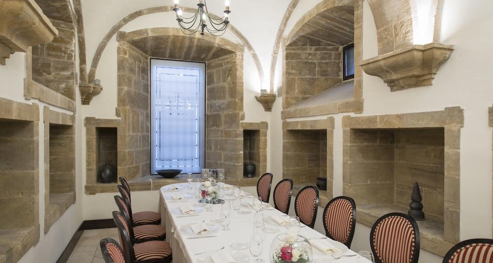 Palacio De Aviles Affiliated By Melia מראה חיצוני תמונה The refectory