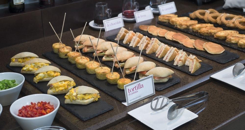 Palacio De Aviles Affiliated By Melia מראה חיצוני תמונה Tapas
