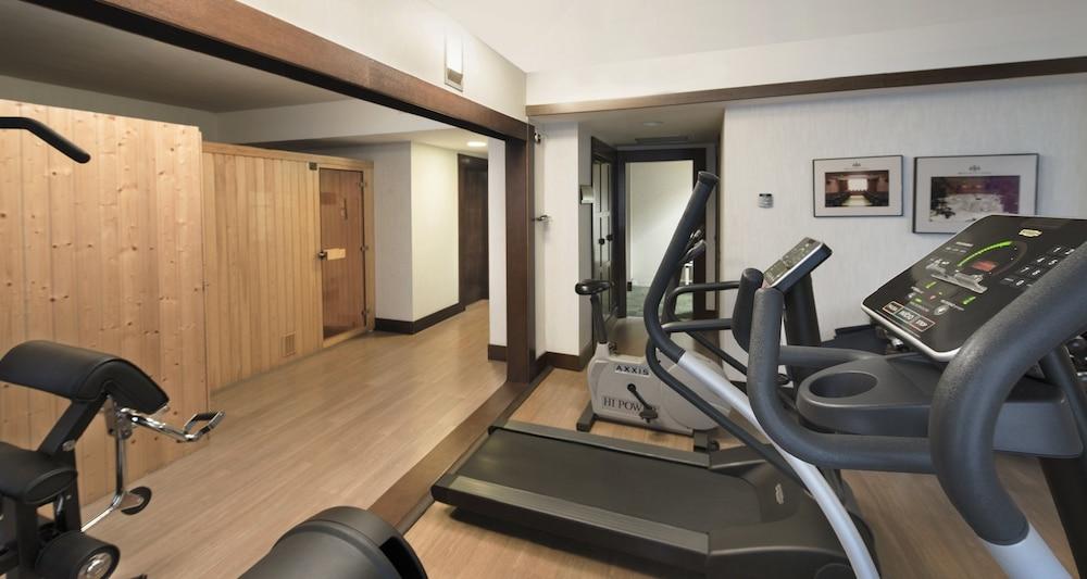 Palacio De Aviles Affiliated By Melia מראה חיצוני תמונה A gym at a hotel