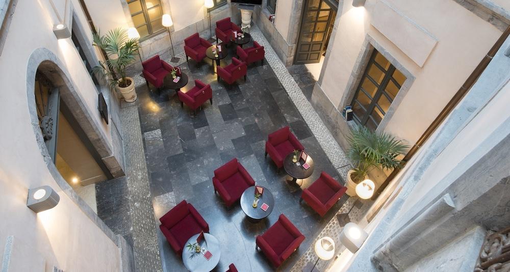 Palacio De Aviles Affiliated By Melia מראה חיצוני תמונה The lobby of the hotel