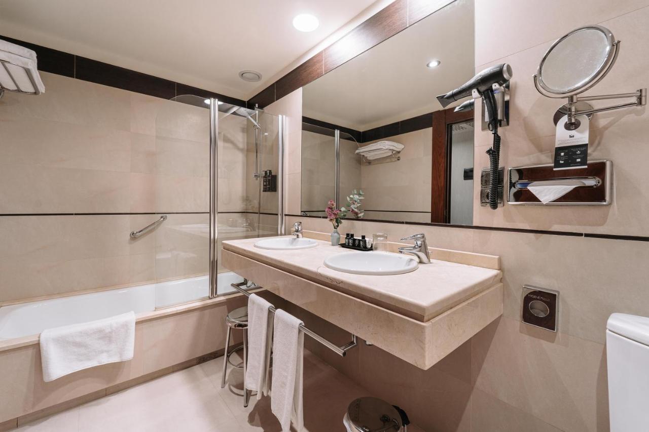 Palacio De Aviles Affiliated By Melia מראה חיצוני תמונה Bathroom